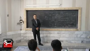 یک معلم داورزنی نمونه کشوری شد