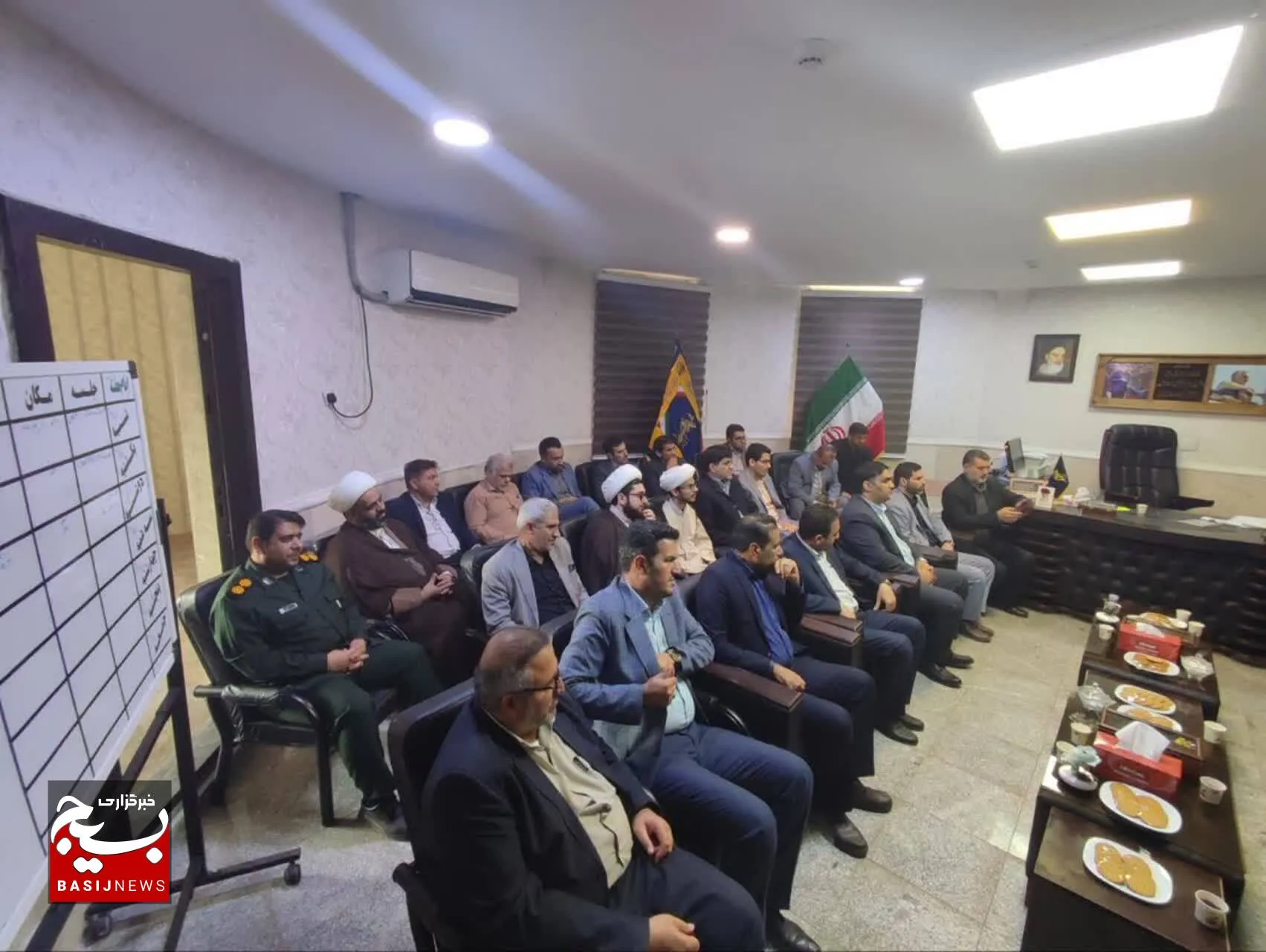 دیدار مسئولین با فرمانده ناحیه مقاومت بسیج کارون