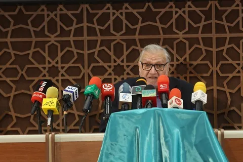 کتاب ارزشمند «ارتباط انسان ـ جهان»؛ راهنمایی برای شکل‌گیری تفکری جامع، کمک به حل مسائل پیچیده انسان است