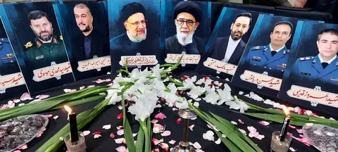 مردم در محله‌های تهران عزادار رئیس جمهور شهیدشان بودند + عکس