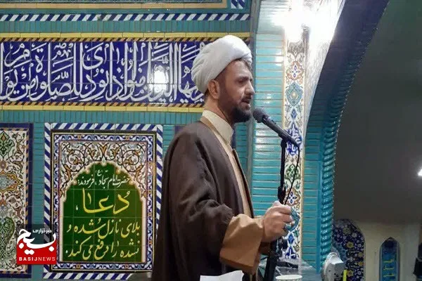 امروز انقلاب شکوهمند اسلامی هیمنه آمریکا را به خاک کشید