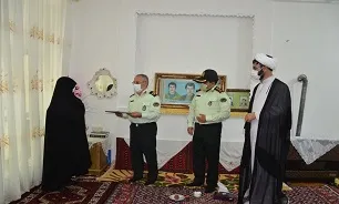 خانواده شهدا اسوه فرهنگ صبر و مقاومت هستند