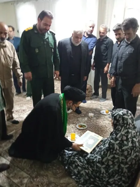 دیدار فرمانده سپاه ری با خانواده شهید علیدادی