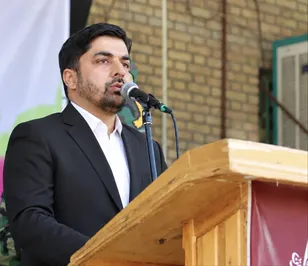 تبریک معاون روابط عمومی سپاه لرستان به خبرنگار برگزیده جشنواره ابوذر