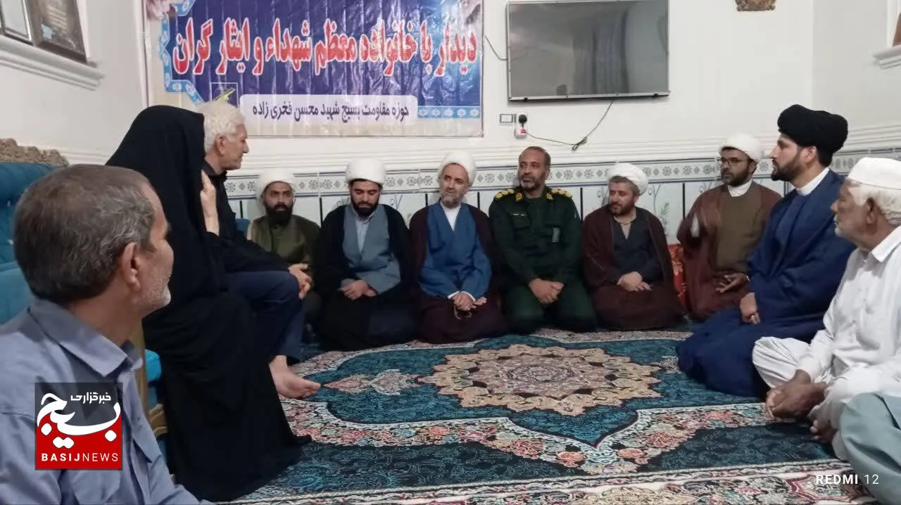 مسئول نمایندگی ولی فقیه در سپاه سلمان با خانواده شهید خانی اربابی در هیرمند دیدار کرد