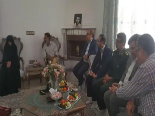 دیدار مسئولین آموزش و پرورش شاهرود با خانواده شهید اکبری