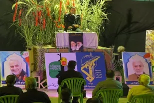نقش بانوان کازرونی در دفاع مقدس برجسته شود