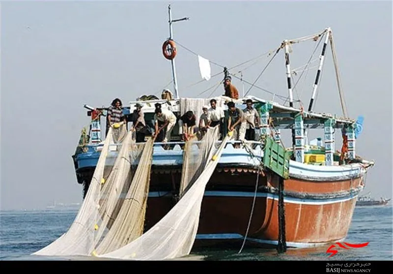 سپاه با شناورهای متخلف صید ترال مماشات نخواهد کرد