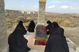 مزار شهید مزارزهی در گورناگ سرباز غبار روبی و عطر افشانی شد