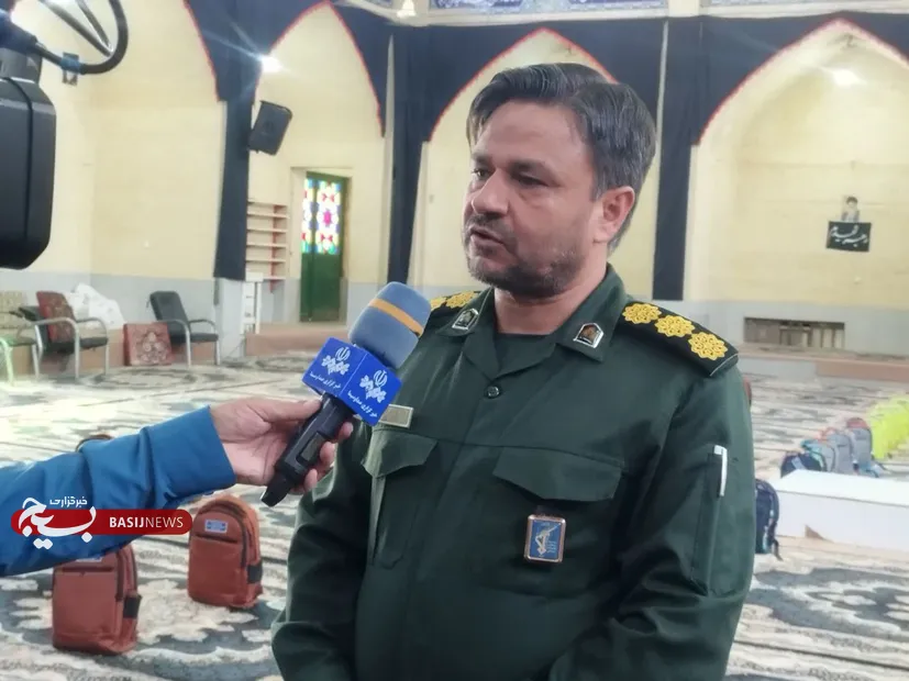 توزیع ۹۰ بسته لوازم‌التحریر میان دانش‌آموزان کم‌برخوردار بافق