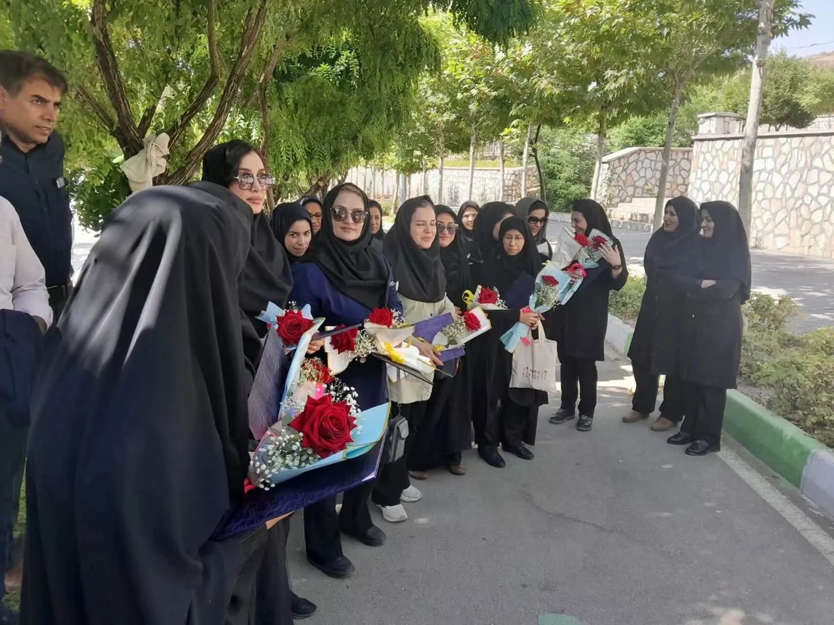 گروه جهادی بسیج جامعه پزشکی بیمارستان عیسی ابن مریم اصفهان با حضور در روستای دره بید فریدن به مردم خدمات رایگان درمانی و مشاوره ای ارائه کردند