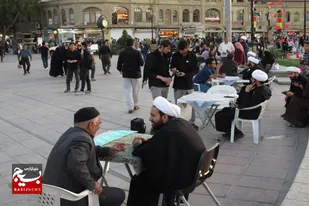 برپایی میز گفتگو و مشاوره به همت طلاب حوزه علمیه استان همدان