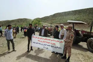 اراضی کشاورزی 14 روستای بخش مرکزی میانه علیه سن گندم سمپاشی شد