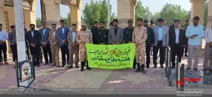 غبارروبی گلزار شهدا و شهدای گمنام به همت سپاه شهرستان فاریاب با حضور مسئولین به مناسبت آغاز هفته دفاع مقدس