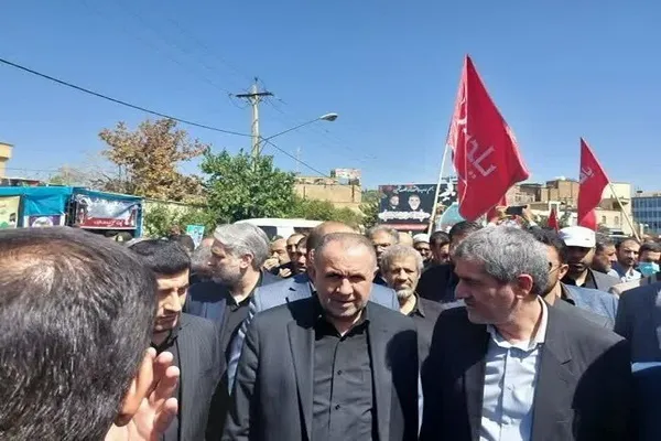 حضور سرپرست ستاد اجرایی فرمان امام (ره) در آئین تشییع شهدای حرم شاهچراغ (ع)