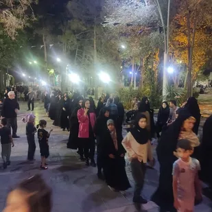 برگزاری ایستگاه صلواتی و پذیرایی از عزاداران حضرت امام حسین(علیه السلام) در گلستان شهدای اصفهان