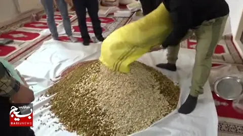 ببینید|کمک های مومنانه شب یلدای مهدوی شهرستان خرم آباد