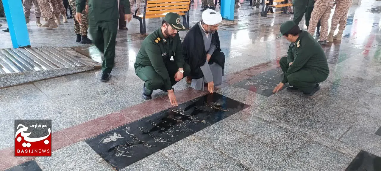 آئین غبار روبی وعطرافشانی مزارشهدا درشوشتر