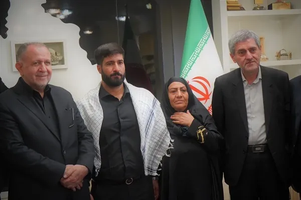 تقدیر سرپرست ستاد اجرایی فرمام امام از جوان فداکار مدافع حرم شاهچراغ