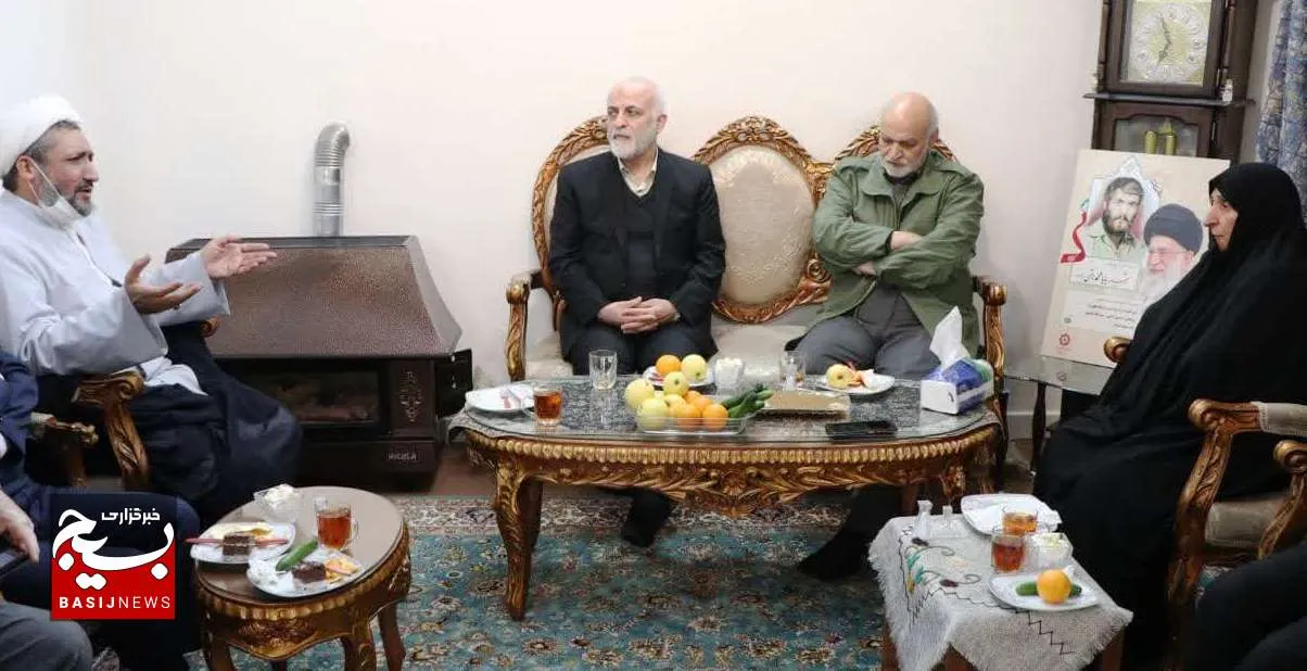 پیروی از شهدا توصیه قرآن است