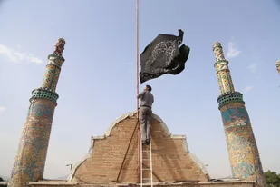 سیاهپوشان صحن و سرای ابن الرضا(ع) به مناسبت فرارسیدن عزای حسینی