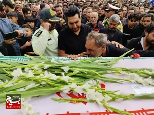 آیین تشییع پیکر مطهر شهید مرزبانی سرباز وظیفه امیر ابراهیم زاده در دولت آباد شهرستان زاوه+فیلم و عکس