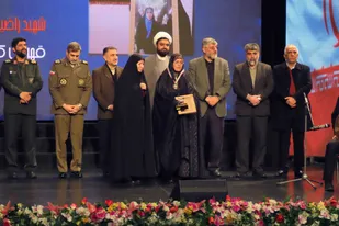 قهرمانان ورزشی مدال افتخار بر گردن مادران خود آویختند&zwnj;