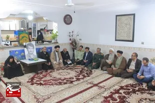 بیرق روضه منور ثامن الحجج (ع) مهمان منزل شهید دشتستانی شد