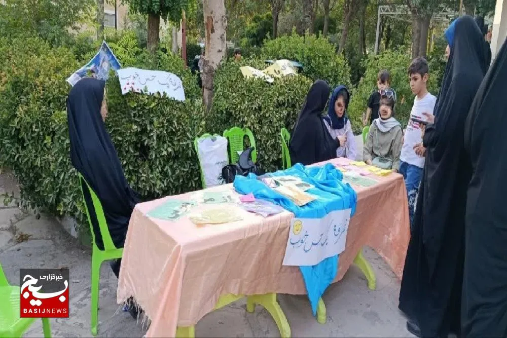 برپایی غرفه «یک حس خوب» در پارک شهید رجایی اسدآباد+ تصاویر