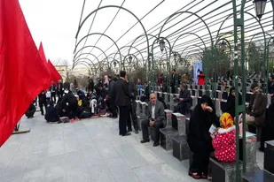 مراسم لحظه سال تحویل در گلزار شهدای همدان برگزار شد