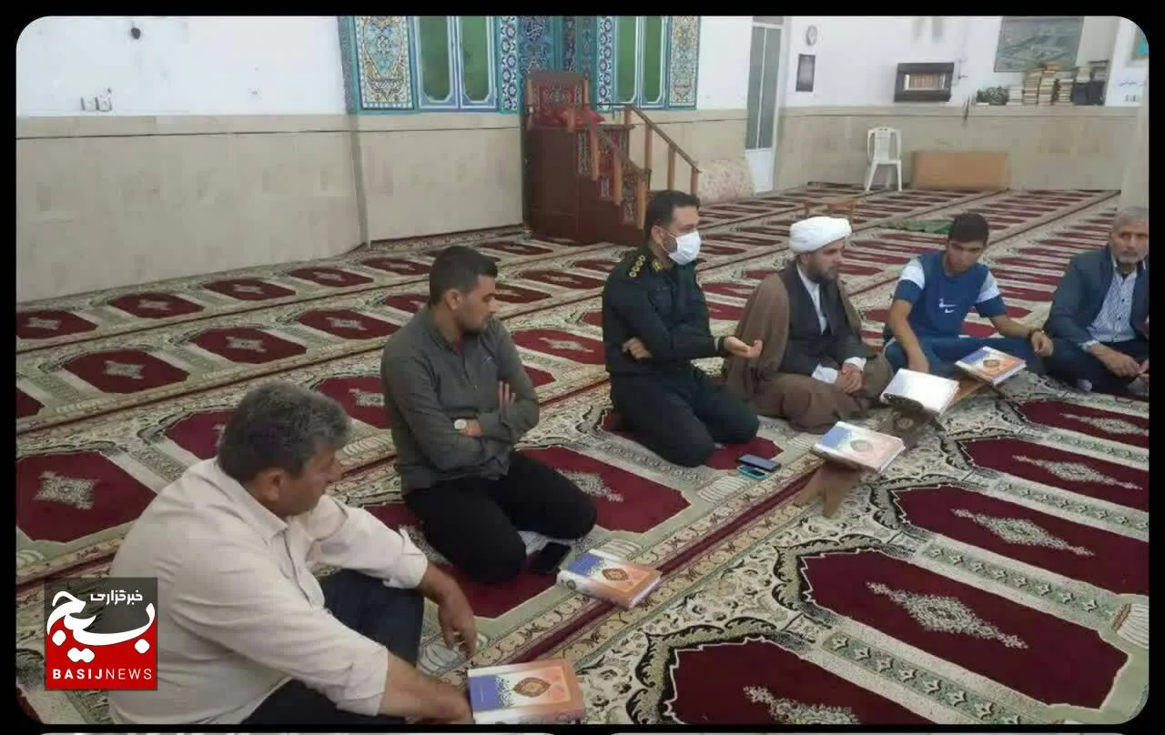 برپایی محفل انس با قرآن توسط بسیجیان روستای حمید آباد در شوش
