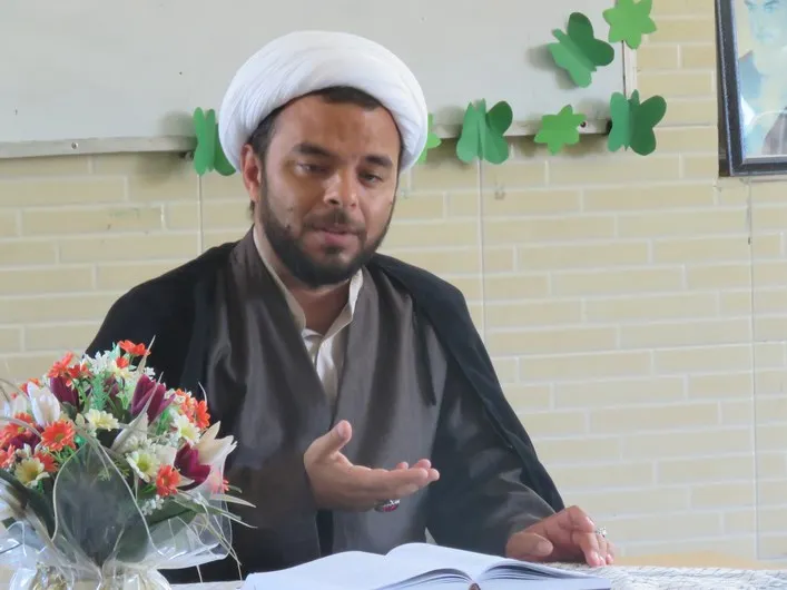 اطاعت از رهبری و اعتماد به جوانان راه برون رفت از مشکلات