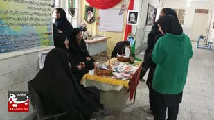 برپایی میز مهربانی در دبیرستان علی بن موسی الرضا(ع) قم
