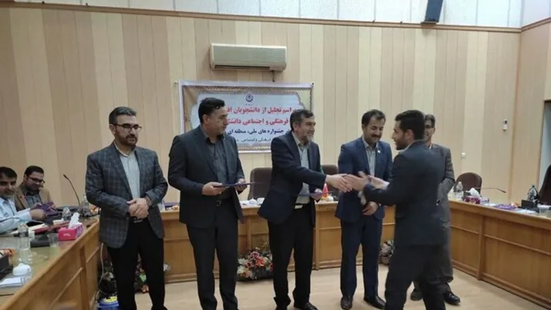 تقدیر سرپرست جهاددانشگاهی ایلام از تیم مناظره «مکتب شهید چمران»