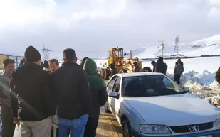 کمک رسانی بیش از ۱۰۰ گروه جهادی به مردم گرفتار در برف استان