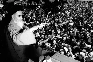 امام انقلابی&zwnj;ها را از زندان خارج کرد...
