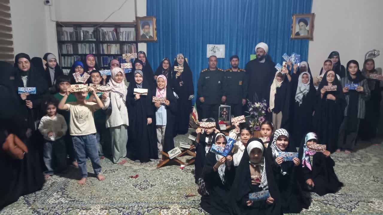 پایگاه بسیج خدیجه (س) شاندرمن با« قرآن ، جهاد و خدمت به مردم» الگوی جامعه شده است پایگاه بسیج خدیجه (س) شاندرمن با« قرآن ، جهاد و خدمت به مردم» الگوی جامعه شده است