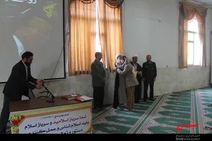 تجلیل از میثم پارسا هنرمند بسیجی در سپاه ناحیه همدان