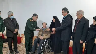 از خانواده شادروان ناصرسهرابی،از فرماندهان مردمی در عملیات فتح میمک ،تجلیل شد