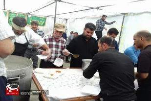 خدمت&zwnj;رسانی بسیجیان بخش زند در موکب امام رضا (ع) به زائران اربعین حسینی
