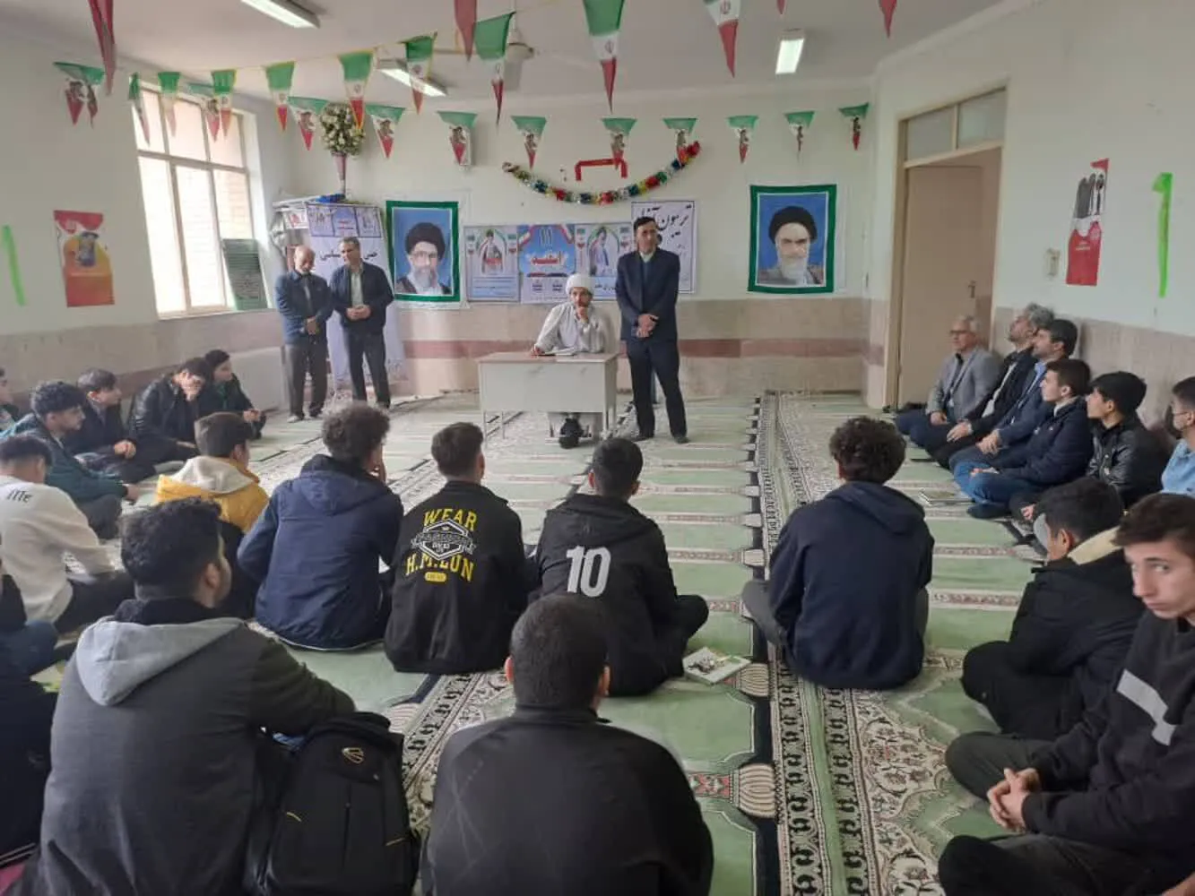 برگزاری نشست جهاد تبیین در دبیرستان شهید خانزادی شهرستان ایوان