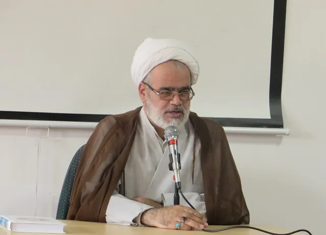 امر به معروف و نهی از منکر اولویت بسیجیان و روحانیون باشد