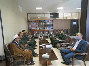 مسئولین سپاه ناحیه مرودشت با رییس دادگستری و دادستان شهرستان مرودشت دیدار کردند