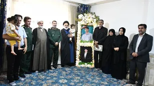 دیدار مسئولان سپاه فتح با خانواده شهدای جنگ رمضان در یاسوج + (تصاویر)