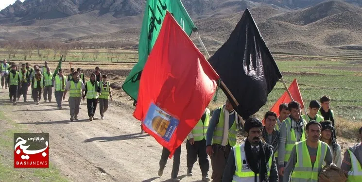 گزارش عاشقانه های زائران امام رضایی به مشهدالرضا/لحظه شماری دیدن حرم تا حاجت روایی به شکرانۀ حضور در پیاده روی آخر صفر
