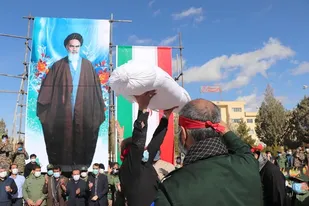مراسم تدفین پیکر مطهر شهید گمنام در دانشگاه آزاد اسلامی آباده