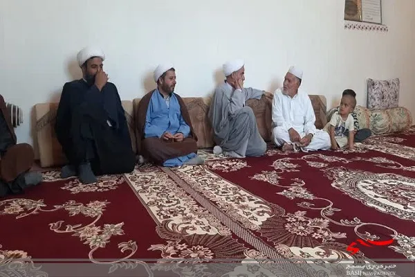 مسئول نمایندگی ولی فقیه در سپاه سلمان با خانواده مرحوم انصاری در هامون دیدار کرد