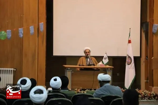 تقویت نگاه توحیدی و مبانی اعتقادی در جامعه یک ضرورت اجتناب ناپذیر است