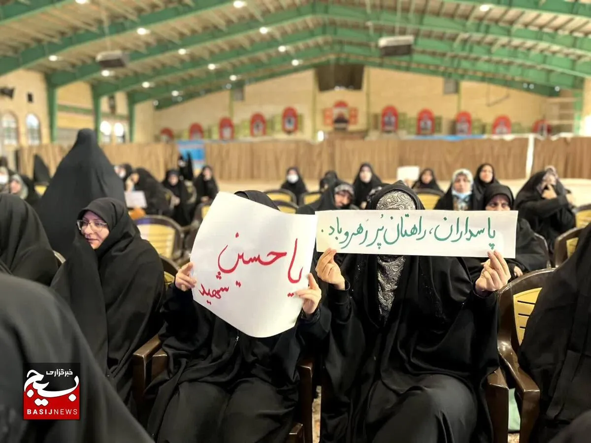 تجلیل زنان خمینی شهری از فرماندهی سپاه ناحیه خمینی شهر
