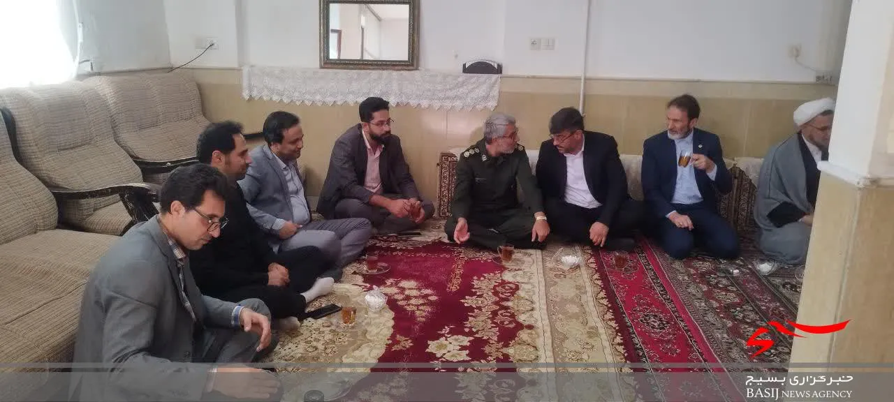 تقدیر فرمانده ناحیه جعفر‌آباد از خانواده شهید عسگری